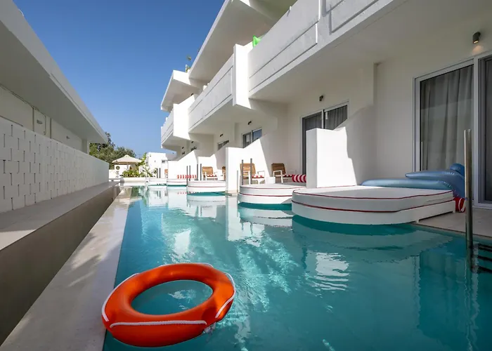 Patricia Aparthotel 4*