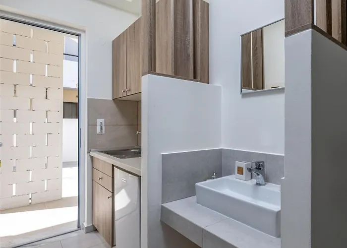 Patricia アパートホテル